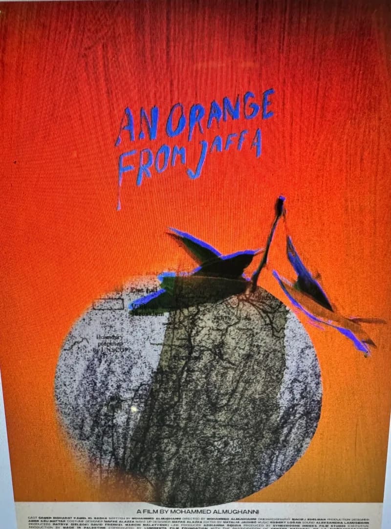 Affiche du film An Orange from Jaffa de Mohammed Almughanni : une orange dessinée sur une carte, sur fond orange vif.
